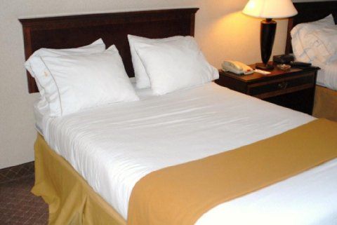 Holiday Inn Express Waterbury Buitenkant foto
